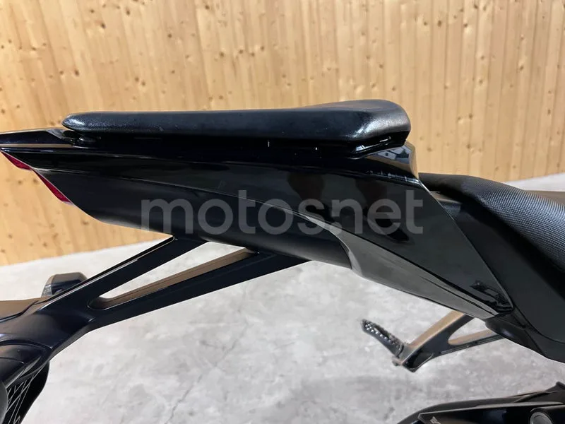 Honda CBR1000RR Fireblade - Vista 33