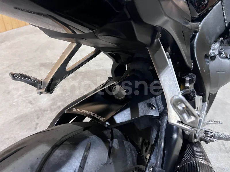 Honda CBR1000RR Fireblade - Vista 35
