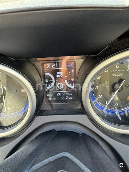 Yamaha TMAX - Vista 5
