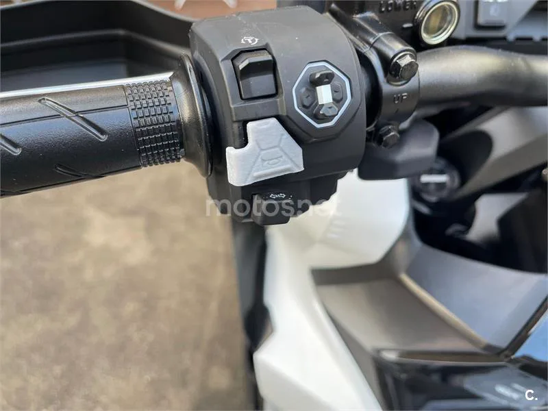 Honda ADV350 - Vista 15