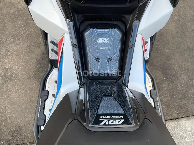 Honda ADV350 - Vista 6