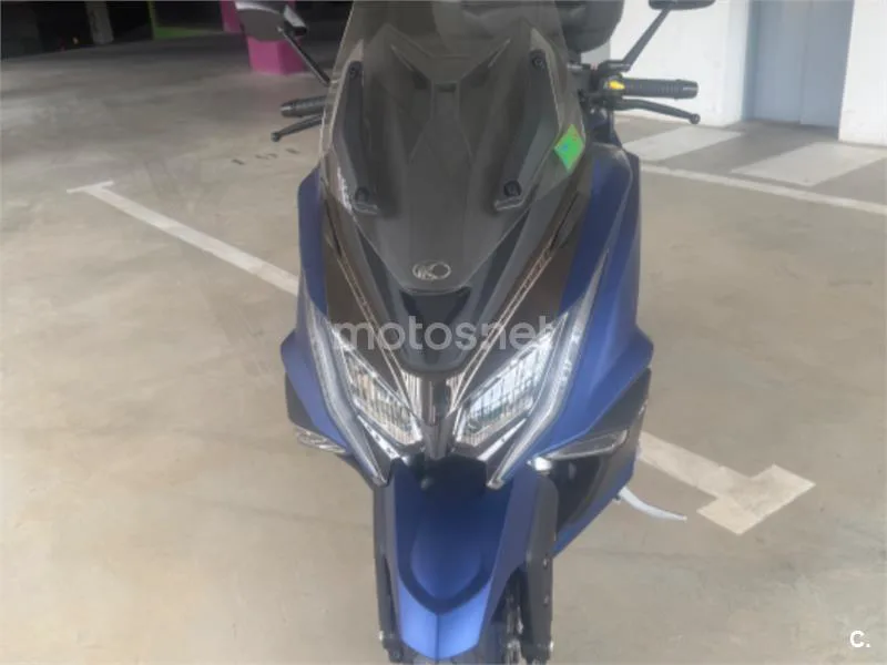 Kymco AK 550 - Vista 3
