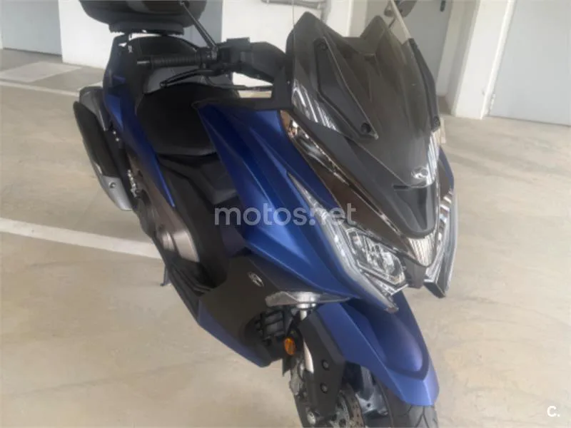 Kymco AK 550 - Vista 4