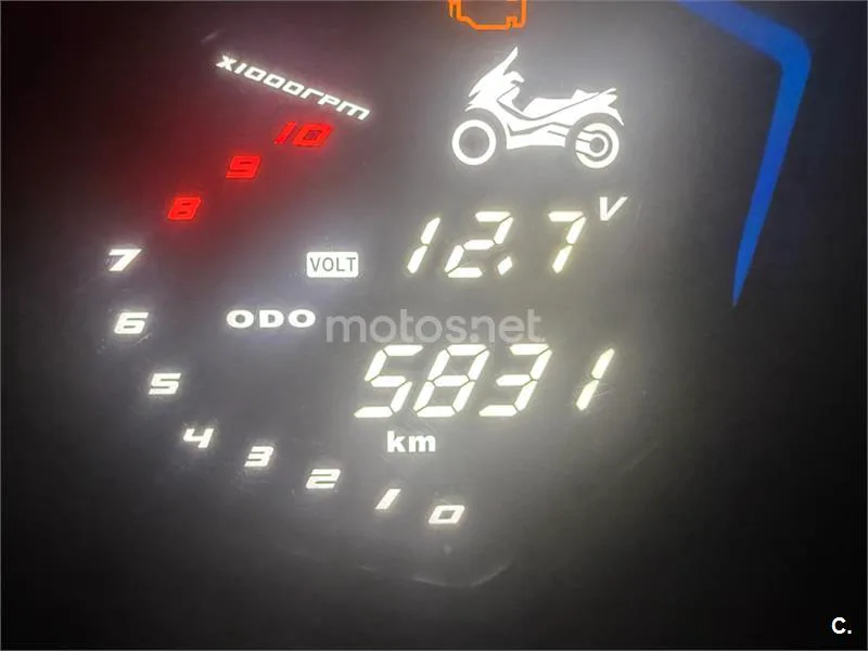 Kymco AK 550 - Vista 7
