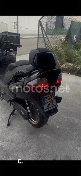 Suzuki Burgman 650 Executive 2400 € 2010 Granada - 2