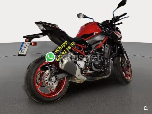 Kawasaki Z900 - Vista 3