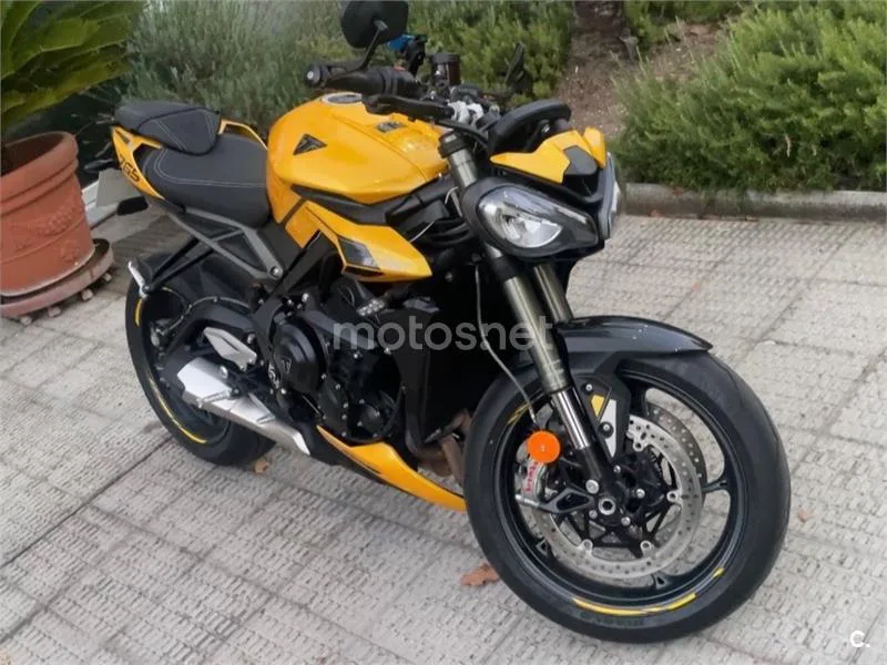 Triumph Street Triple 765 9500 € 2023 Madrid - 1