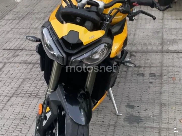 Triumph Street Triple 765 9500 € 2023 Madrid - 2