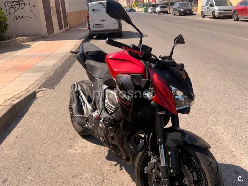 Kawasaki Z800 - Vista 3