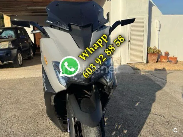 Yamaha TMAX - Vista 4