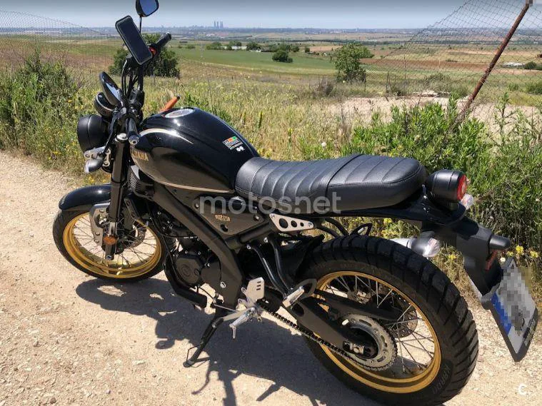 Yamaha XSR125 - Vista 4