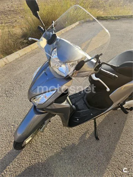 Honda Vision - Vista 3