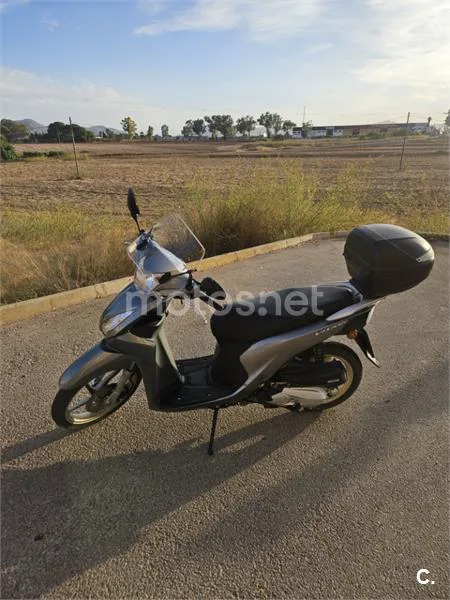Honda Vision - Vista 5