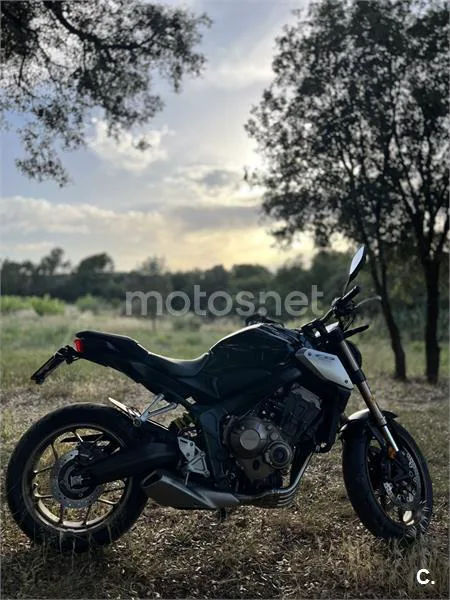 Honda CB650R - Vista 4