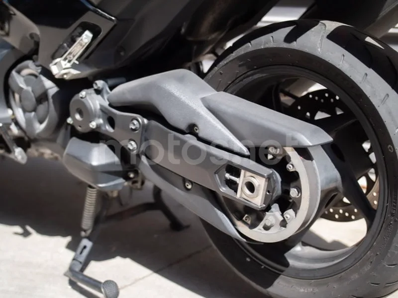 Yamaha TMAX - Vista 16