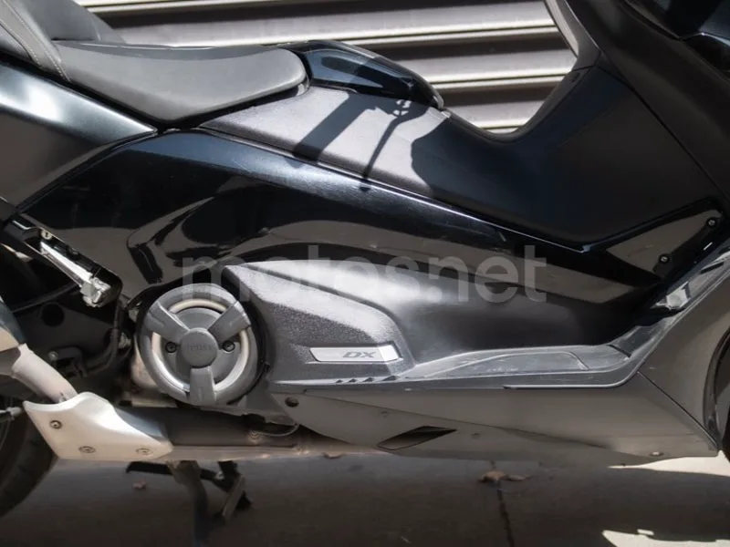 Yamaha TMAX - Vista 5