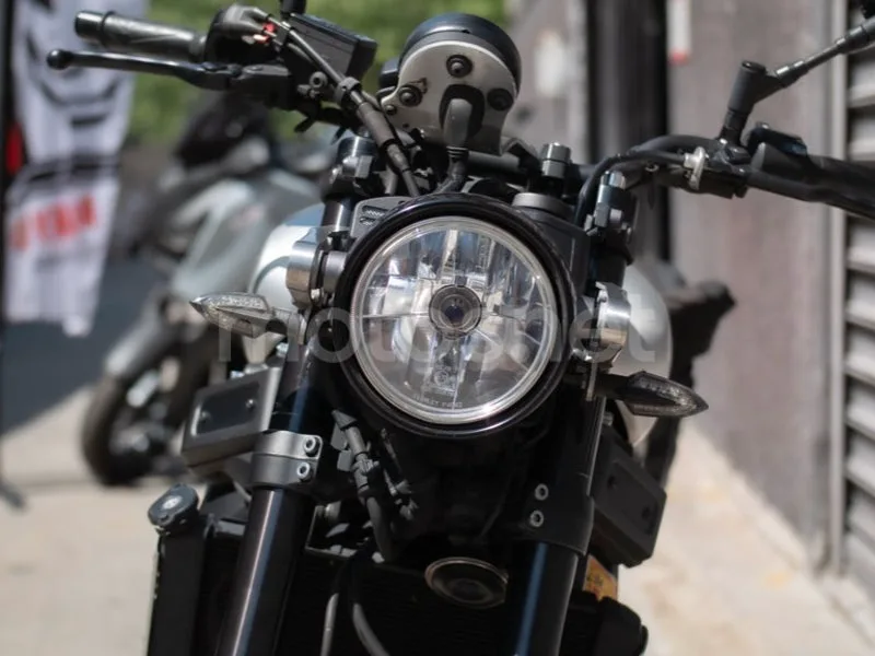 Yamaha XSR900 - Vista 13