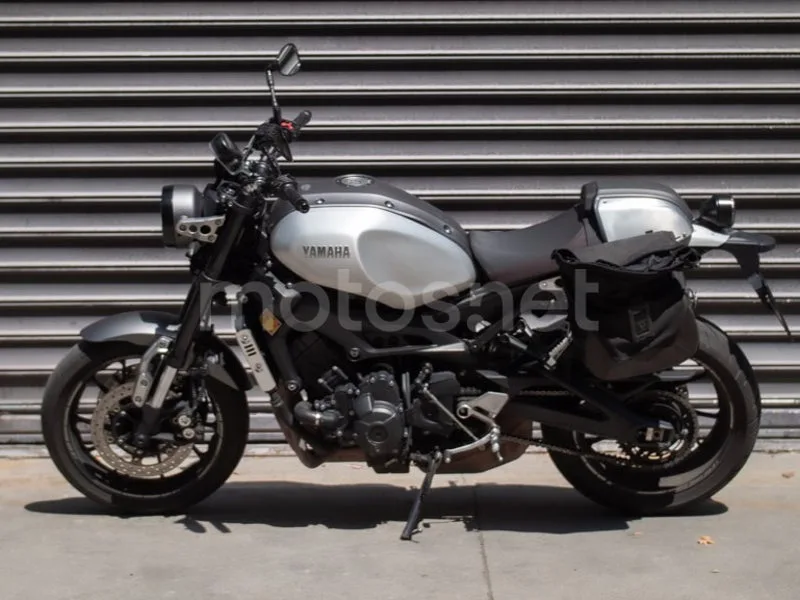 Yamaha XSR900 - Vista 14