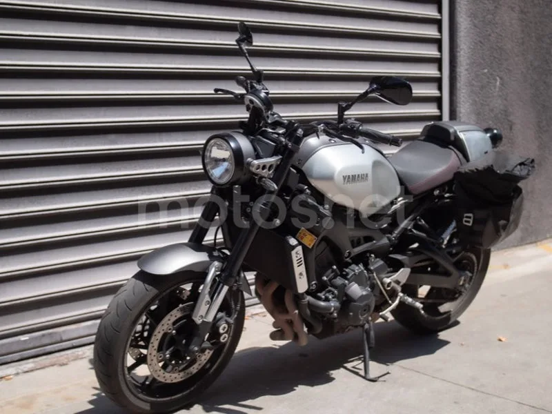 Yamaha XSR900 - Vista 15