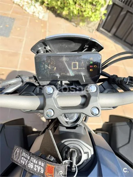 Honda CB650R - Vista 5