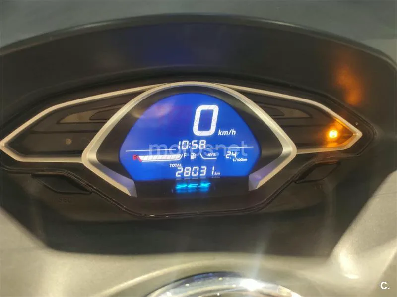 Honda PCX125 - Vista 4