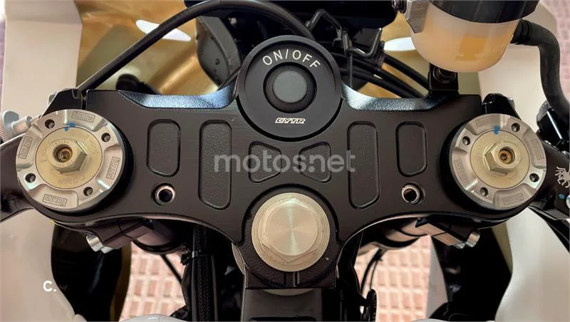 Yamaha YZF-R7 - Vista 9