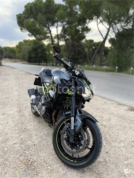 Kawasaki Z900 - Vista 4