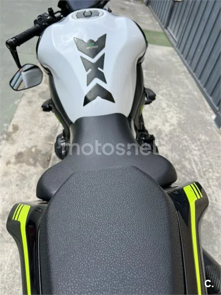 Kawasaki Z900 - Vista 9