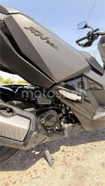 Honda ADV350 - Vista 12