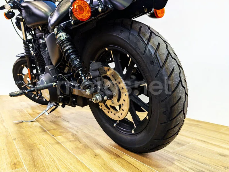 Harley-Davidson Sportster 883 - Vista 10