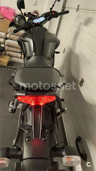 Yamaha MT-07 - Vista 16
