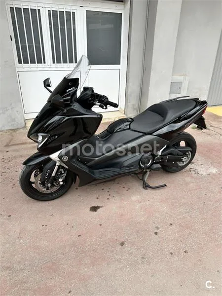 Yamaha TMAX - Vista 3