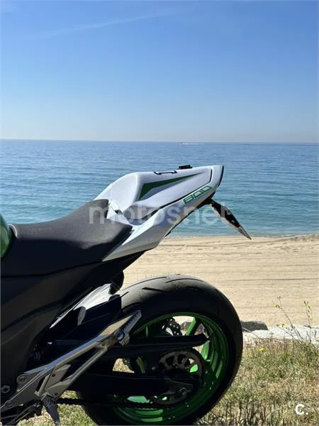Kawasaki Z800 - Vista 3
