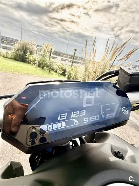 Yamaha MT-07 - Vista 13