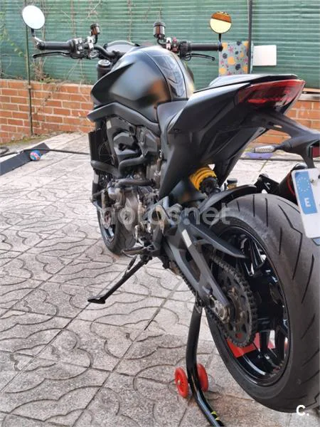 Ducati Monster - Vista 3
