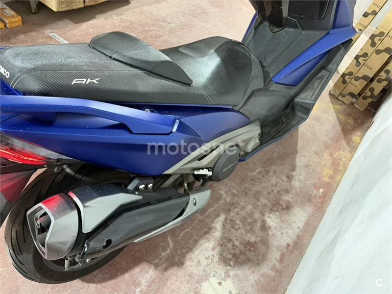 Kymco AK 550 - Vista 3