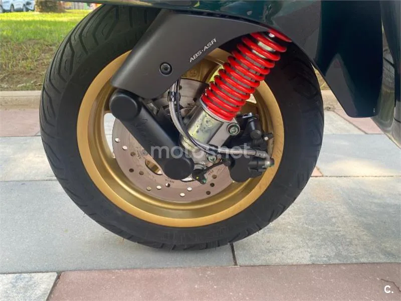 Vespa GTS 300 - Vista 5