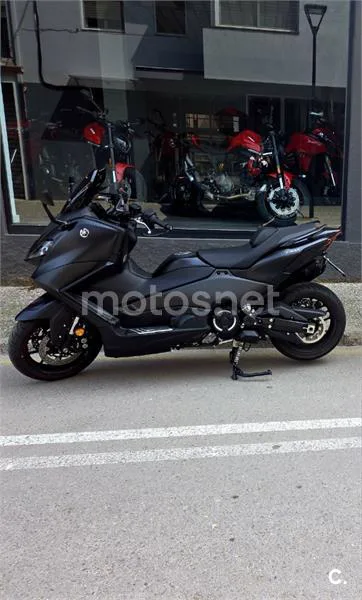 Yamaha TMAX - Vista 5