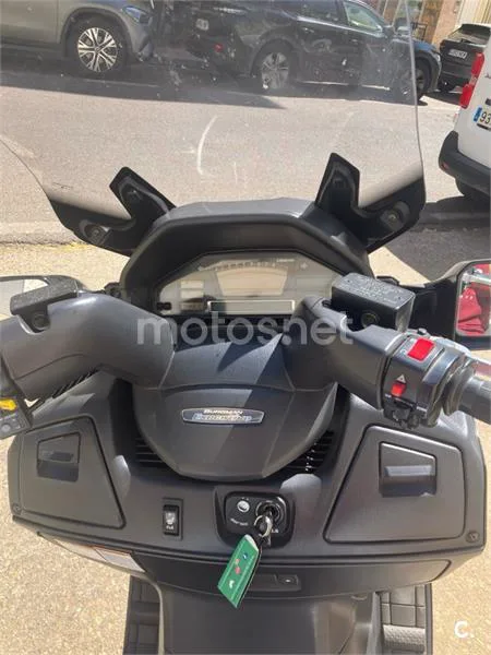 Suzuki Burgman 650 Executive - Vista 6