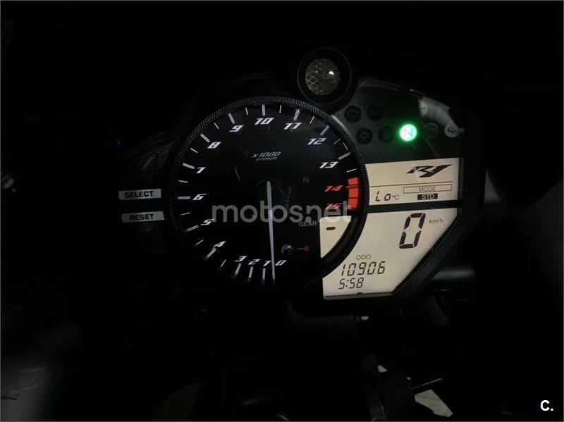 Yamaha YZF-R1 - Vista 4