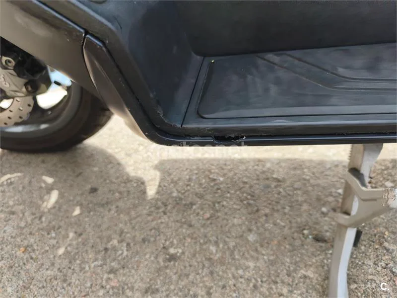 Kymco AK 550 - Vista 5