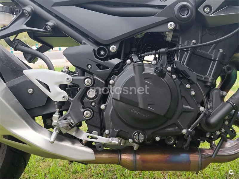 Kawasaki Z400 - Vista 11