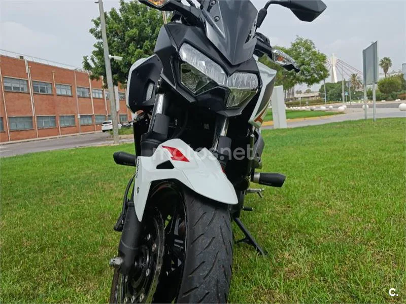Kawasaki Z400 - Vista 5