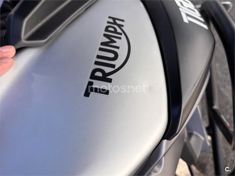 Triumph Tiger 800 XCX - Vista 32