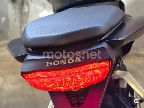 Honda CB125R - Vista 4