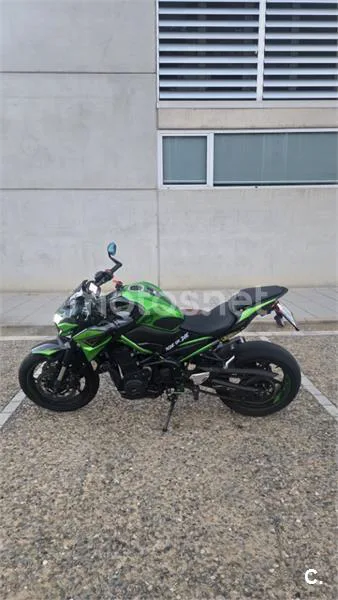Kawasaki Z900 - Vista 3