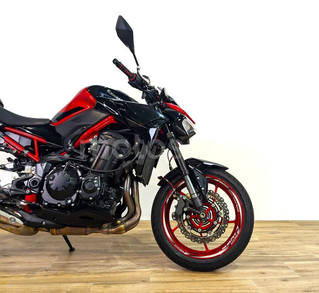 Kawasaki Z900 - Vista 4