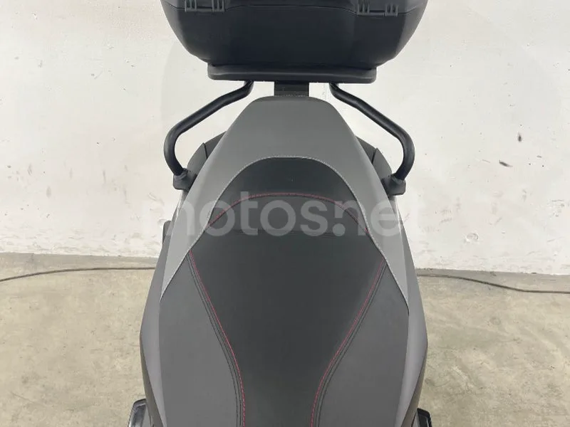 Aprilia SR GT 125 - Vista 11