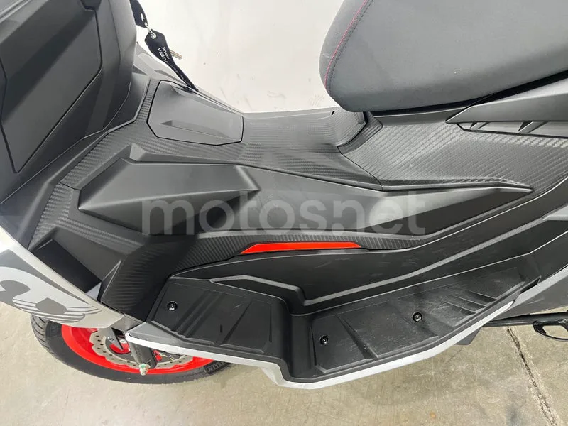Aprilia SR GT 125 - Vista 12