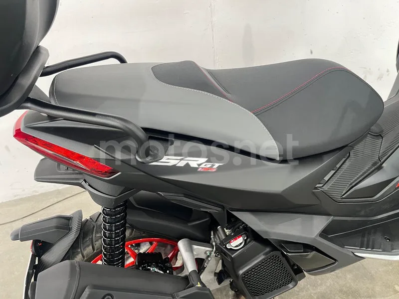Aprilia SR GT 125 - Vista 18